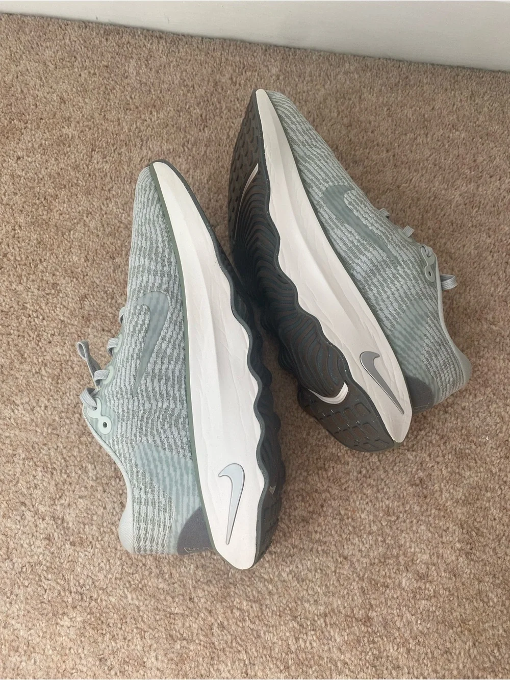 Nike Motiva Womens Size 9 Green Grey Athletic Running Shoes DV1238006 Activewear